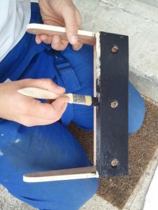 Mise en peinture d'un étrier support de sondeur Lowrance HDS 10 - MC Technologies