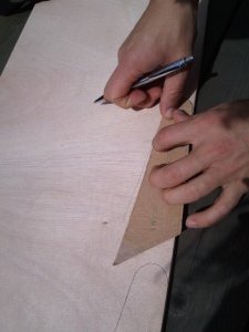 Fabrication d'un étrier support de sondeur Lowrance HDS 10 - MC Technologies