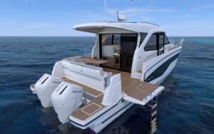 Bateau Beneteau Antares 12 Coupé en mer avec fond bleu