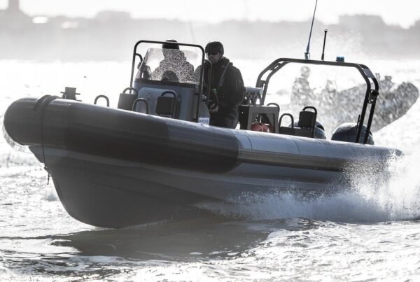 Semi-rigide Sillinger 2026 en navigation en mer agitée